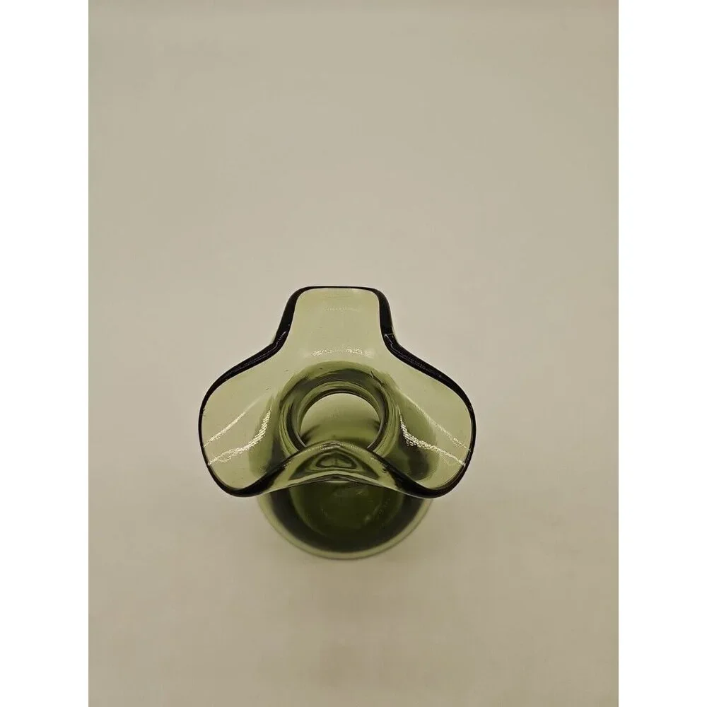 Hand Blown Glass Green Avocado Ruffled Rimmed 5.5” Vase In EUC‎